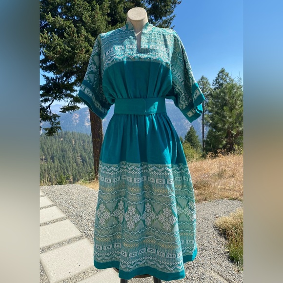 Vintage Boho Green Ethnic Embroidered Dress Southwest Central South America M L - Picture 2 of 10
